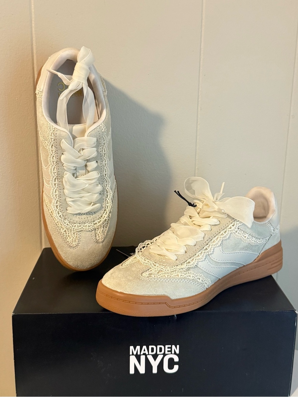 Steve Madden Women's Low Profile Lace Sneakers 8